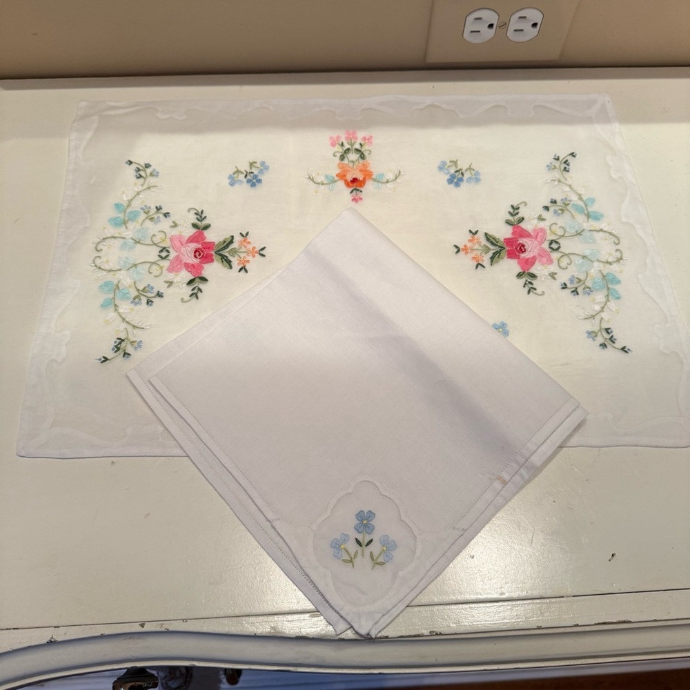 Vintage Hand Embroidered Linen Placemats & Napkins Set 16pc Floral